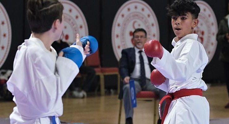 İller arası Karate Ligi Kocaeli’de nefes kesti