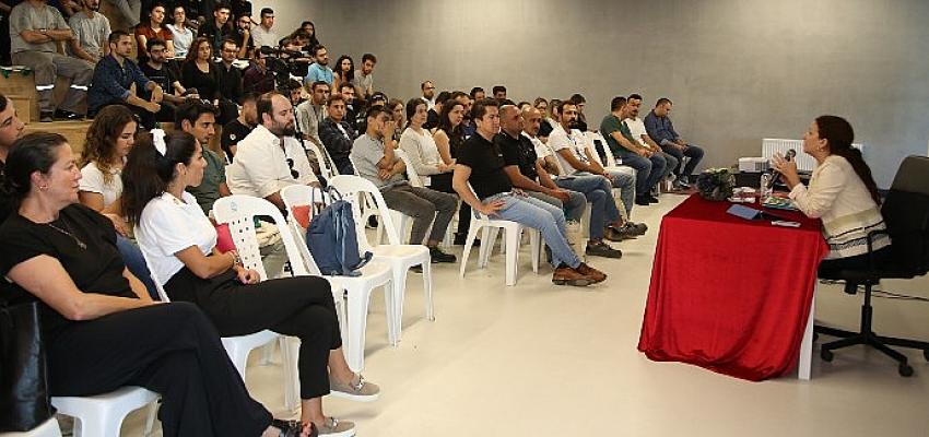 Zeynep Zengin, çalışanlara Sait Faik’i anlattı
