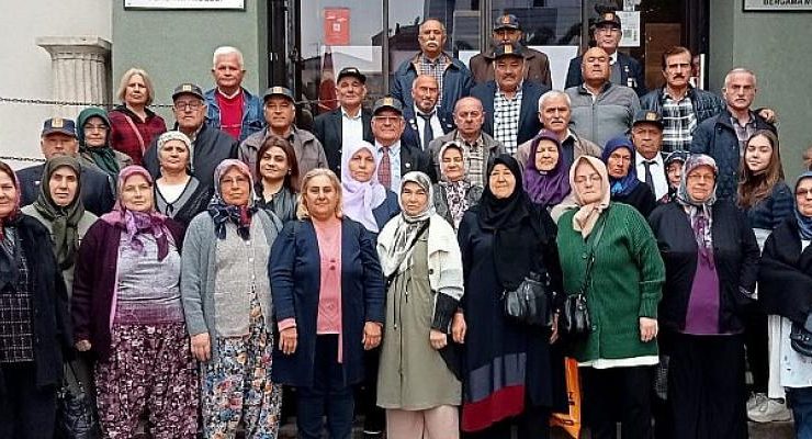 Menderes Belediyesi’nden gazilere Bergama gezisi