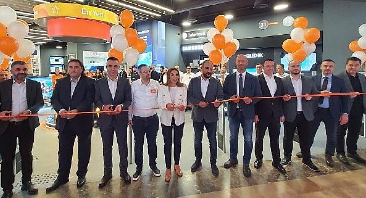 Teknosa Ankara’daki müşteri odaklı yeni konsept mağazasını Nata Vega Outlet AVM’de açtı