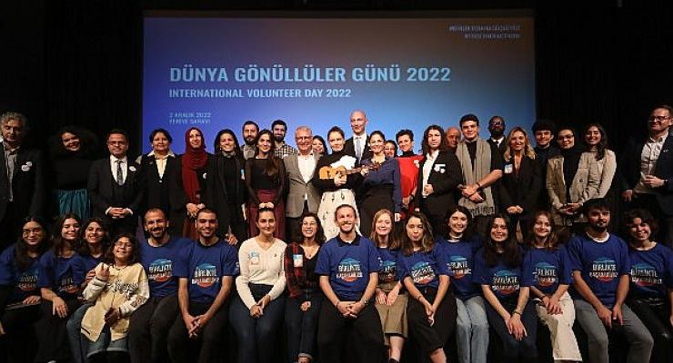 Nil Karaibrahimgil Dünya Gönüllüleri İçin Söyledi: “UYAN ANNE”