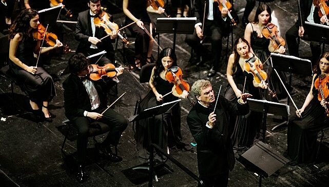 Türkiye Gençlik Filarmoni Orkestrası Atatürk Kültür Merkezi'nde unutulmaz bir konser verdi