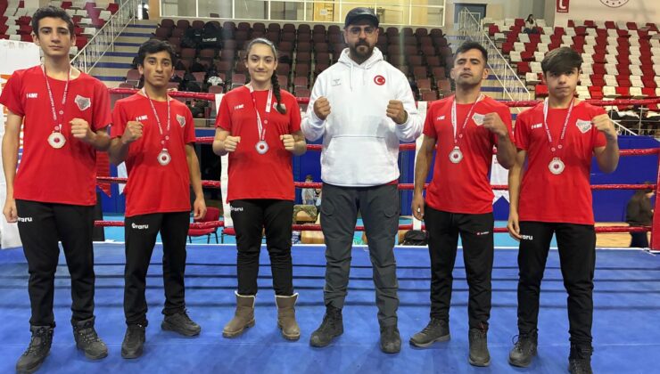 Van Büyükşehir Belediyesi Muaythai Takımı Ağrı’dan şampiyonluklarla döndü