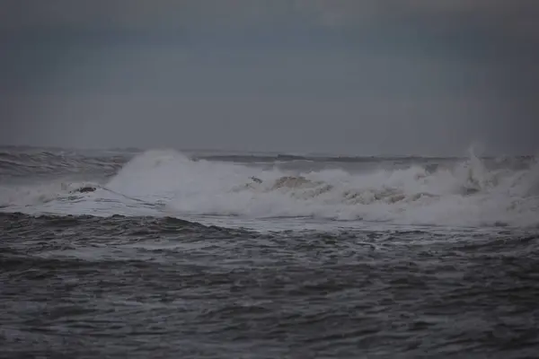 Güney Marmara’da Fırtına Engeli: Yarınki Feribot Seferleri İptal Edildi