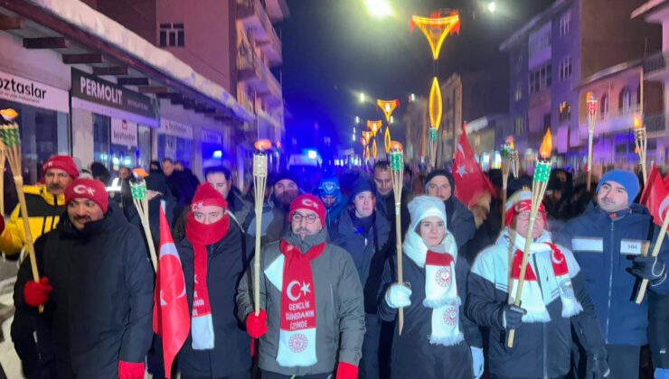 Sarıkamış Şehitleri İçin Eksi 23 Derecede Meşaleli Yürüyüş