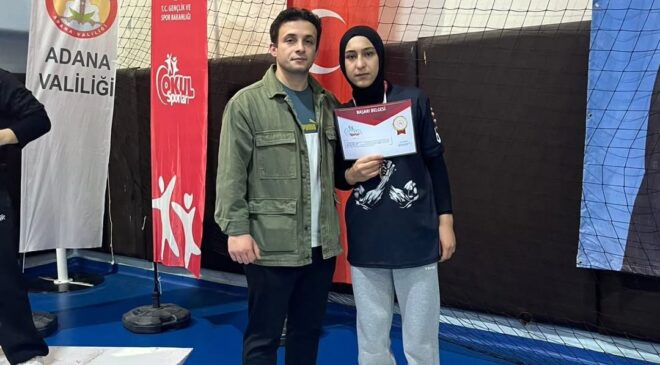 Özalplı Özge Altun Bilek Güreşinde Türkiye Üçüncüsü Oldu