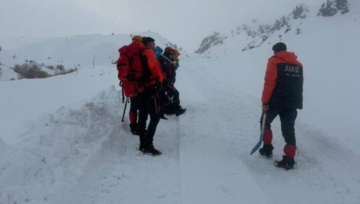 Ağrı’da Arıza Gidermeye Giden Ekiplerin Üzerine Çığ Düştü: 4 Personel Kurtarıldı