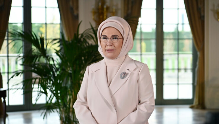 Emine Erdoğan Sağlık Çalışanlarının Tıp Bayramını Kutladı
