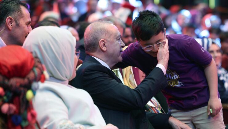 Cumhurbaşkanı Erdoğan’dan Çocuklara Dijital Dünya Uyarısı: “Her Bilgi Doğru Değil”