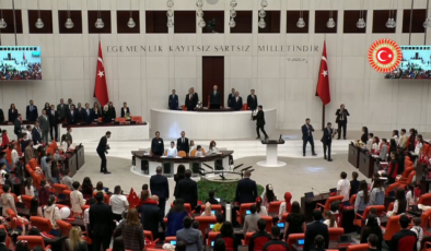 TBMM’de 23 Nisan Özel Oturumu: Numan Kurtulmuş Koltuğunu Çocuklara Devretti
