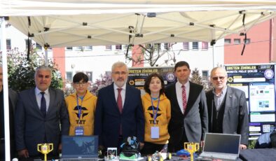 Şehit Muhammed İslam Altuğ Anadolu İmam Hatip Lisesi Teknolojiye Yön Veriyor