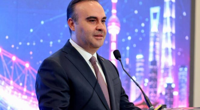 Bakan Kacır’dan Bilim Olimpiyatları’nda Madalya Kazanan Gençlere Tebrik: Gençlerimiz Yine Madalyalarla Döndüler