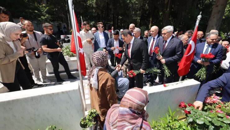 Vali Masatlı ve protokolden Antakya Şehitliği’ne bayram ziyareti