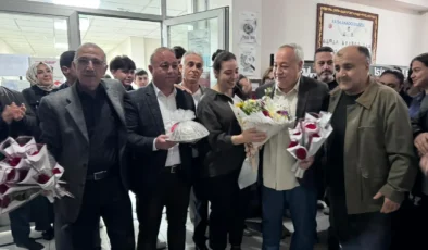 Kahramanmaraş’ta 40 Yıllık Öğretmene Duygusal Veda: Ali Paksoy Alkışlarla Uğurlandı