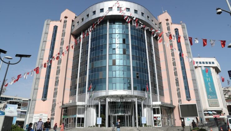 İzmit Belediyesi’ne Yönelik Operasyonda Gözaltına Alınan Şüpheliler Sağlık Kontrolünden Geçirildi