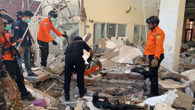 Endonezya’da 7,7 Büyüklüğünde Deprem: 20 Ölü, Çok Sayıda Yaralı Ve Yıkım Var