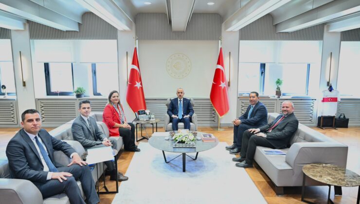 Ulaştırma ve Altyapı Bakanı Abdulkadir Uraloğlu, Afyonkarahisar Belediye Başkanlarıyla Bir Araya Geldi