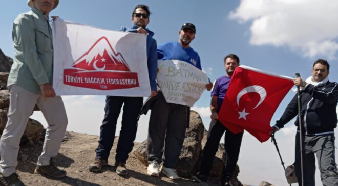 Ağrı’lı Dağcılar “30 Ağustos Zafer bayramı Süphan dağı” tırmanışı yaptı
